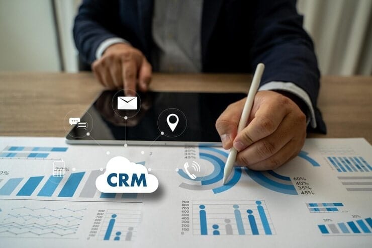 کارشناس CRM کیست؟